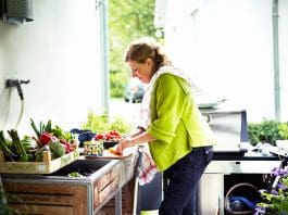 Lagar mat vid enkelt utekök kontrollera taket efter sommaren 11