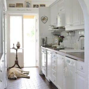 Inspiration för sommarstuga - så får du en kusttomt! 6 Inspiration sommarstuga - kök i fransk stil