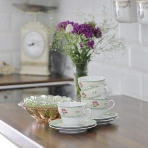 Inspiration för sommarstuga - så får du en kusttomt! 11 Inredning sommarstuga - Kaffekoppar