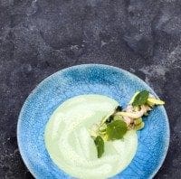 Grön ärtsoppa med räkor och fänkål Grön ärtsoppa med räkor och fänkål