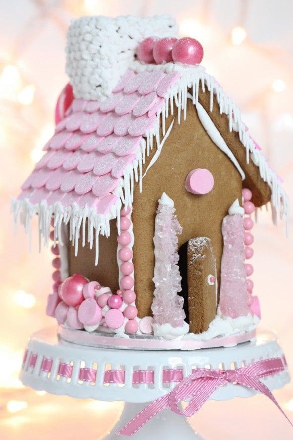 Pepparkakshus med rosa kristyr