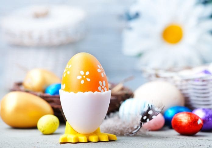 easter eggs färga ägg
