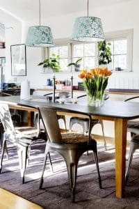 Järnstolar i köket hos Arga Snickaren FOTO: CAROLINA BYRMO