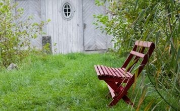 Nya utemöbler med färg och pensel Alcro måla utemöbler