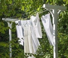 Bygg din egen torkställning! Tvätt hänger på torkställning