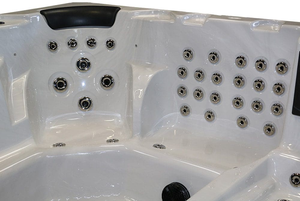 Badfabriken spa quadratum 2200 vit marmor med jets i metall 2 2200_Vitmarmor_krom_02