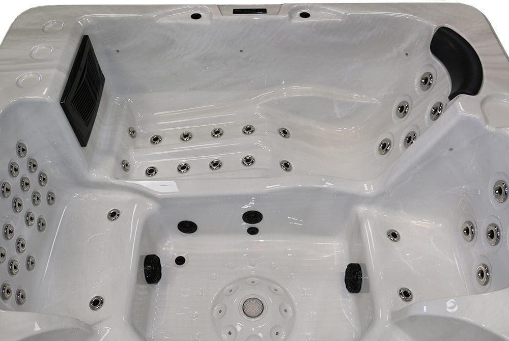 Badfabriken spa quadratum 2200 vit marmor med jets i metall 5 2200_Vitmarmor_krom_05