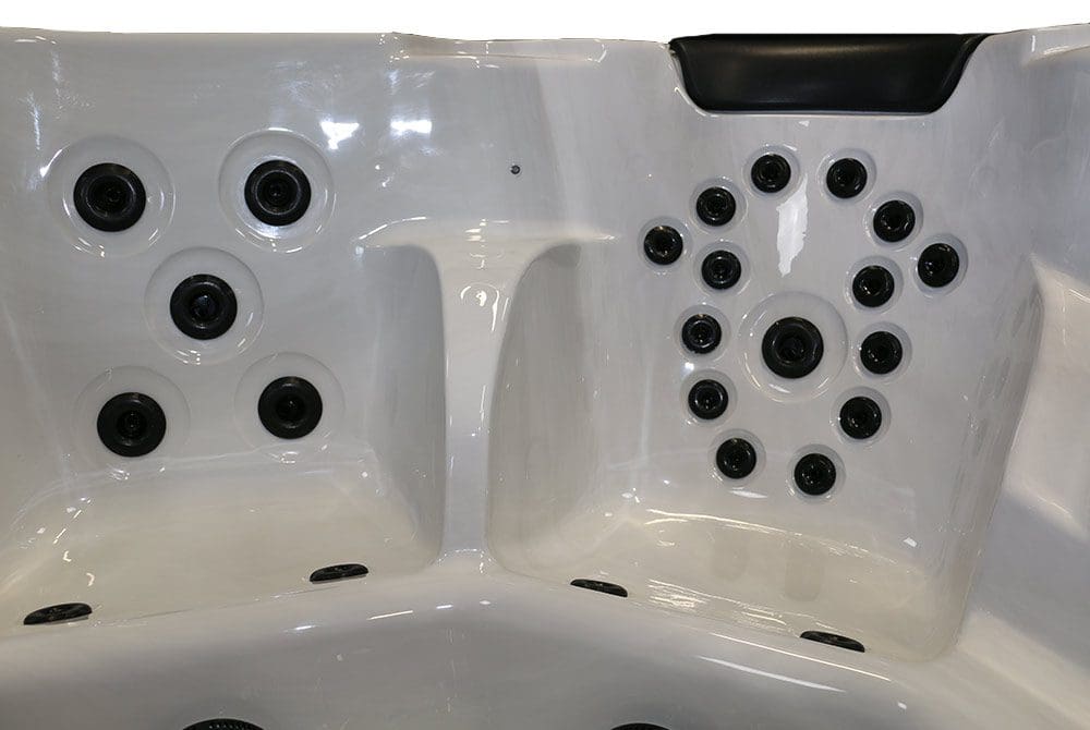 Badfabriken spa quadratum 2200 vit marmor med svarta jets 5 BADfabriken Spa Quadratum 2200 Vit Marmor med svarta jets - Bild 5