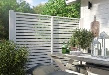 Bygg staket som omfamnar trädgården