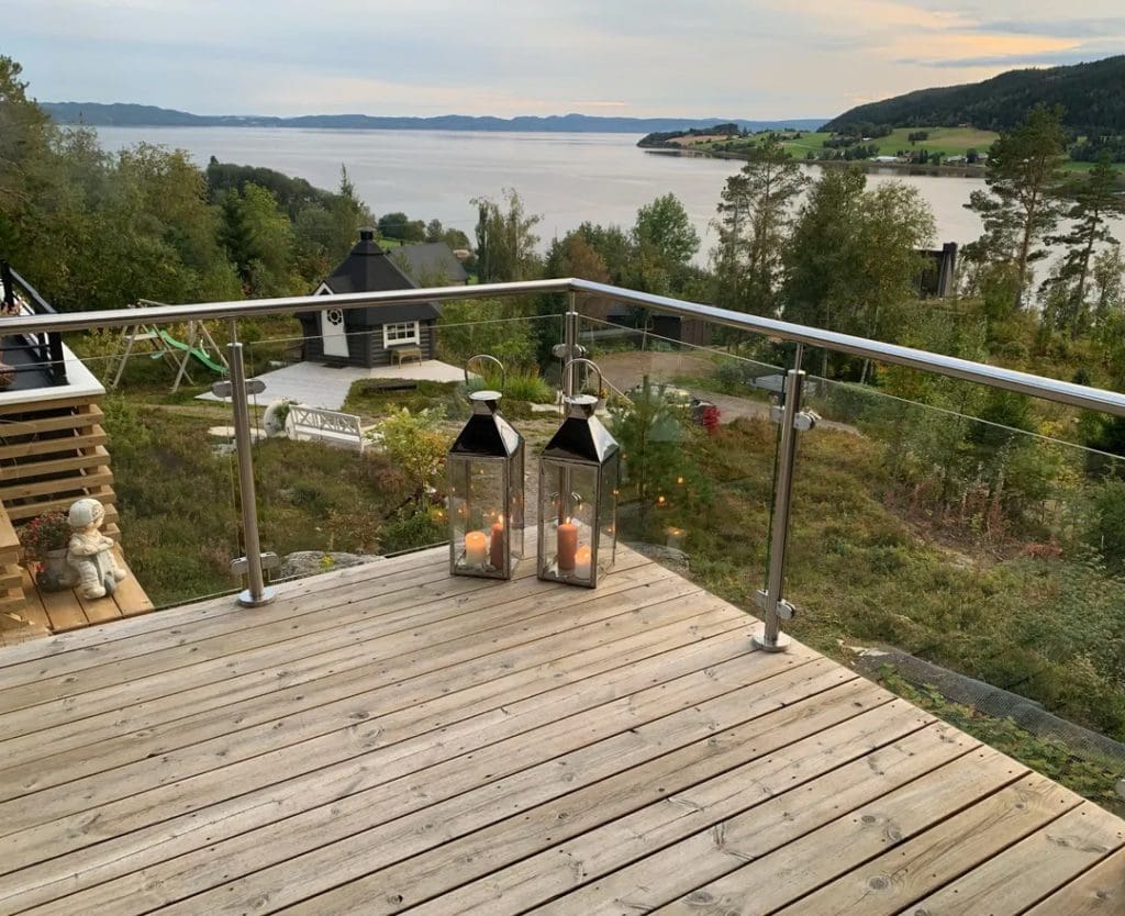 Altanräcke i glas: 4 smarta fördelar du måste veta 3 altanräcke 1
