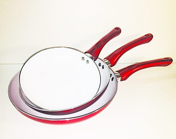 Elegant set om 3 stekpannor i metallicrött, vecka 42 2 Elegant set om 3 stekpannor i metallicrött, Vecka 42 - Bild 2