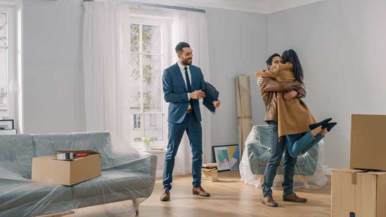 10 sätt att öka värdet på huset vid försäljning 5 kontrollera taket efter sommaren 4