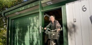 Enkelgarage, dubbelgarage och gångdörr Enkelgarage