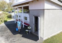 Bygg en carport med förråd kontrollera taket efter sommaren 23