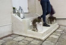 Mura utomhustrappan av murblock kontrollera taket efter sommaren 32