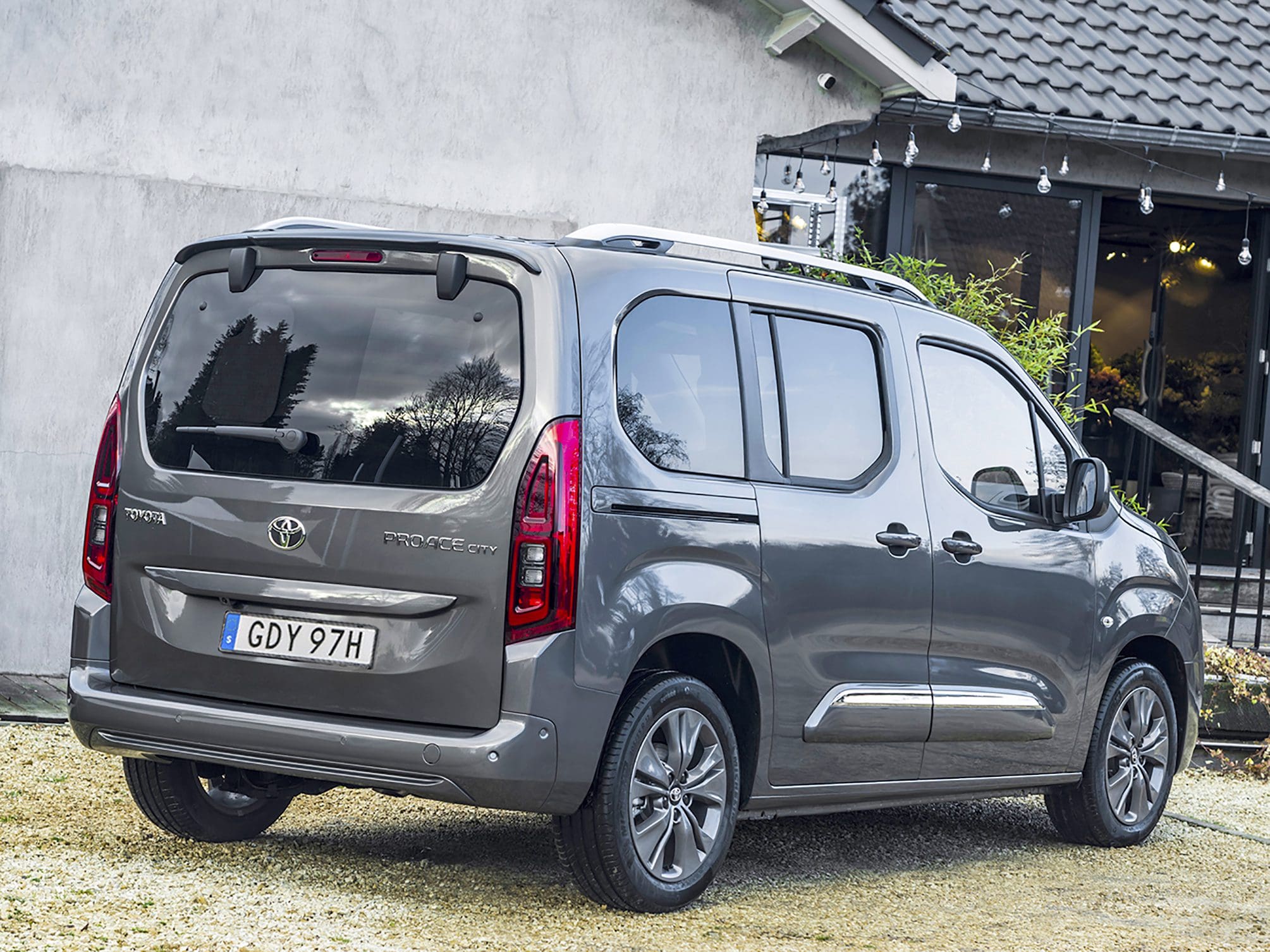 Toyota proace city verso - dags att ta bussen? 1 toyota proace